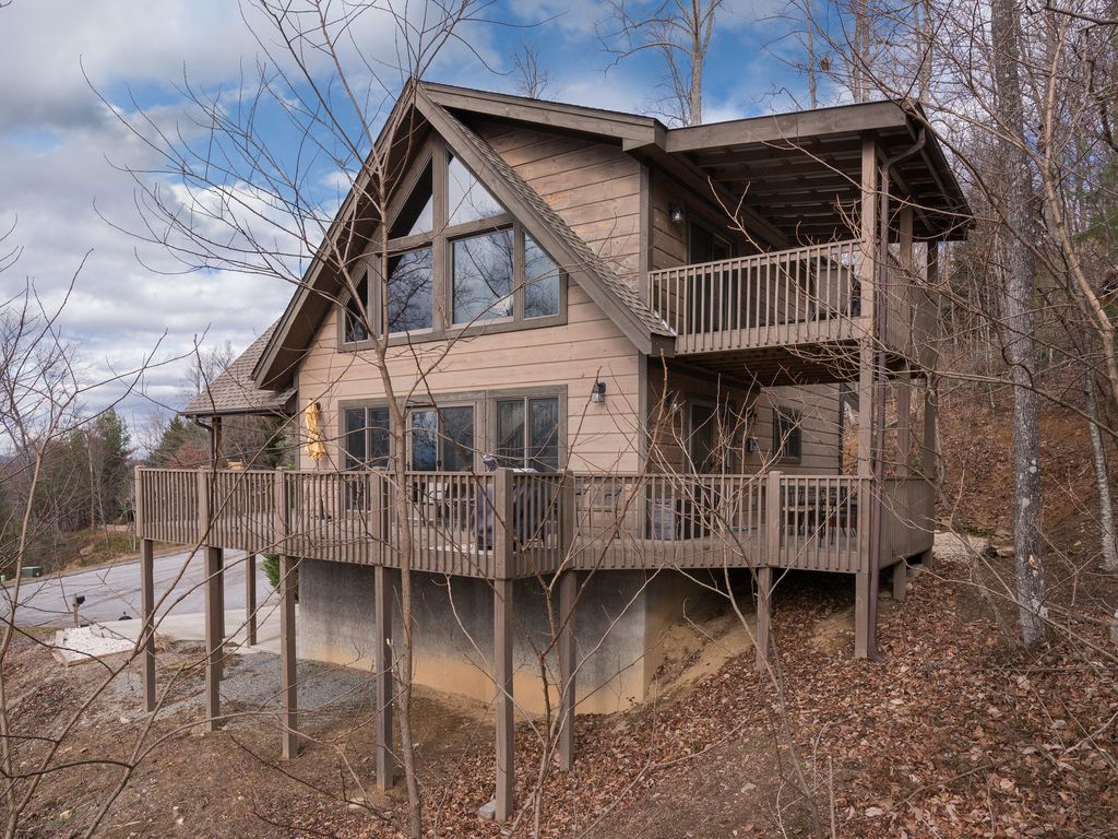 side of Kellys cabin